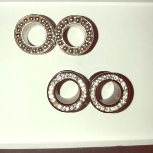 00 silver and black set of gauges